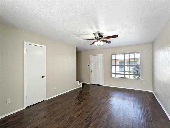 Foto del edificio - 8710 Glen Meadow Ln