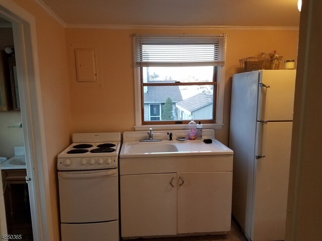 Foto del edificio - 73 N Bertrand Rd