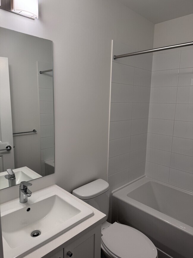Photo du bâtiment - 15738-15785 85 Ave