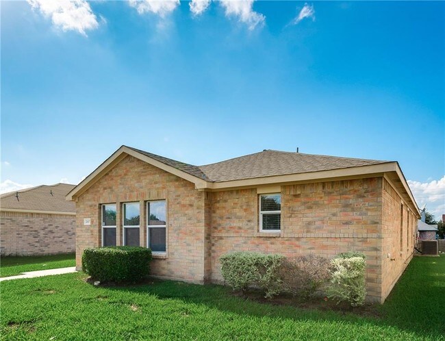 Building Photo - 2117 Lone Pecan Dr