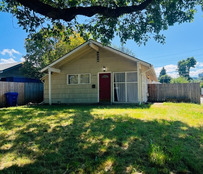 Building Photo - $500 off the first full months rent! Charm...