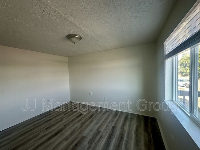 Building Photo - 1207 2nd St