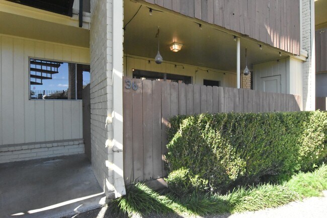 Foto del edificio - 7714 Renwick Dr