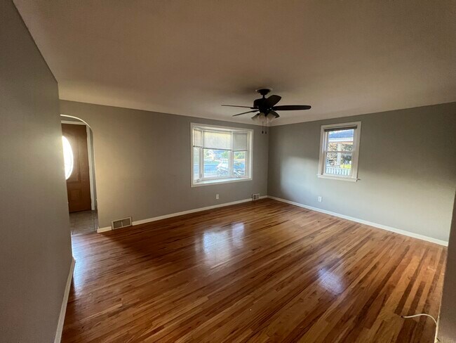 Foto del edificio - 3329 Dakota Ave S