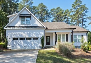 Building Photo - 74 N Shamrock Dr