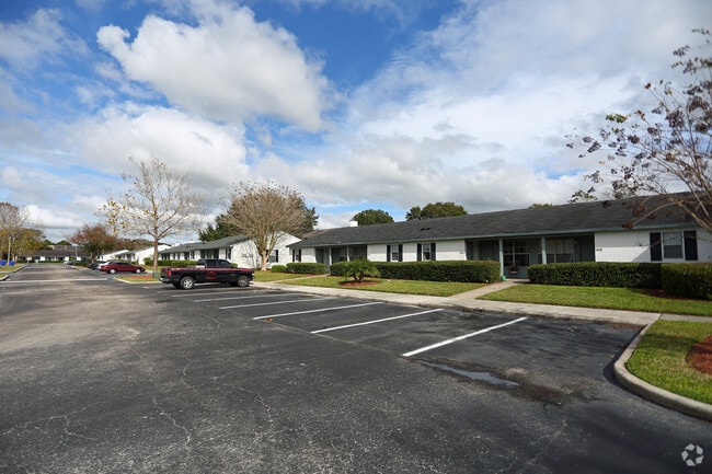 Building Photo - Crystalwood Apartments