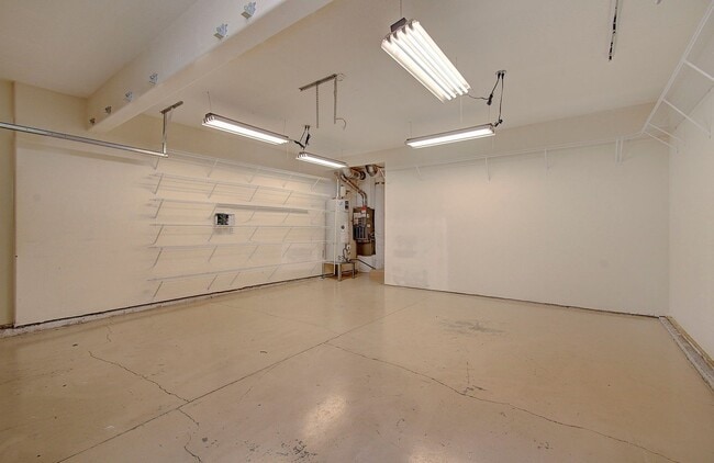 Building Photo - Moore 12918 &amp; 5000