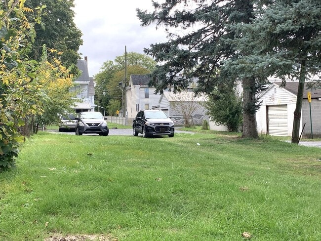 Foto del edificio - Two story, 1 bed/1 bath duplex