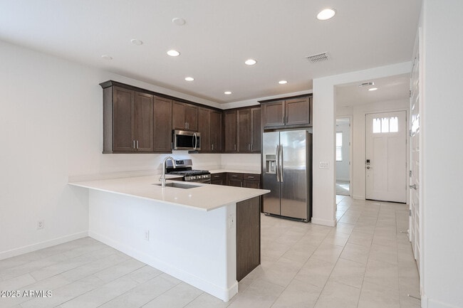 Building Photo - 2068 W Sierra Sunset Trail