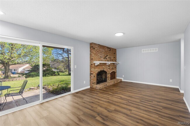 Foto del edificio - 606 Rue Montand Dr