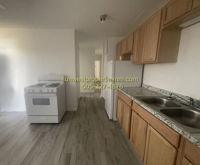 Building Photo - 2 Bedroom, 1 Bath Duplex