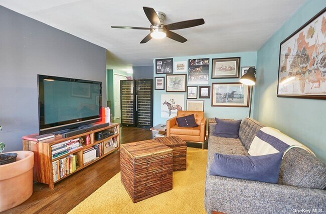 Foto del edificio - 118-17 Union Tpke Un