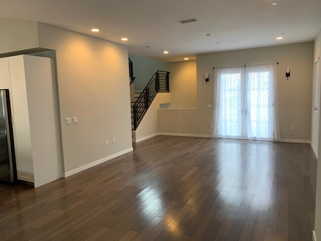 Family room - 5935 Luna Park