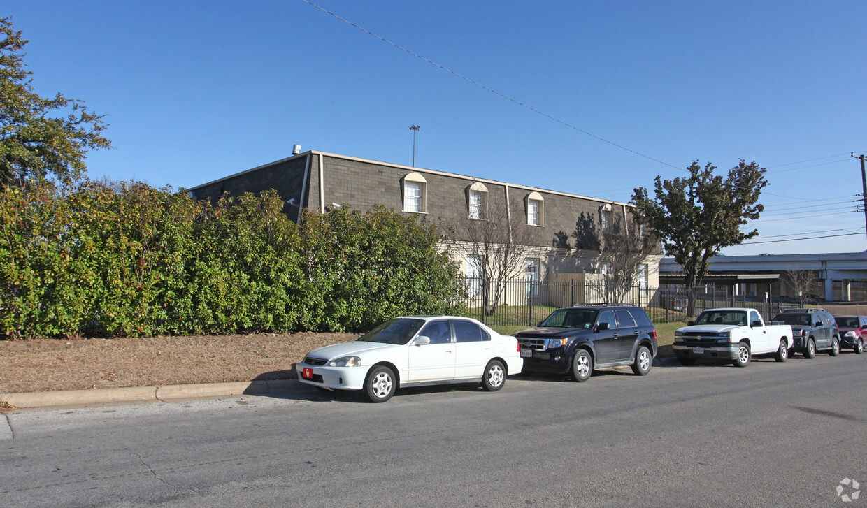 Building Photo - La Chateau Plaza