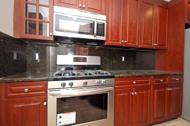 Building Photo - 56 Chelsea Way