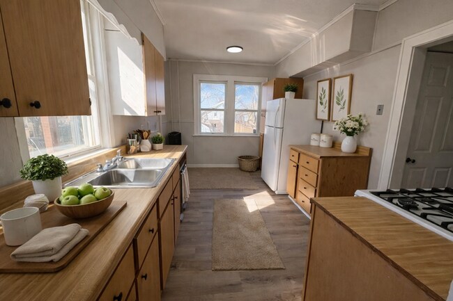 Foto del edificio - Newly Renovated 5-Bedroom Akron Home with Huge Deck + Fenced Yard