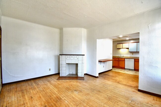 Building Photo - 222 4th St S