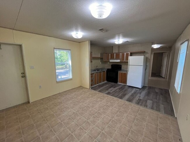 Building Photo - 141 Genes Ln