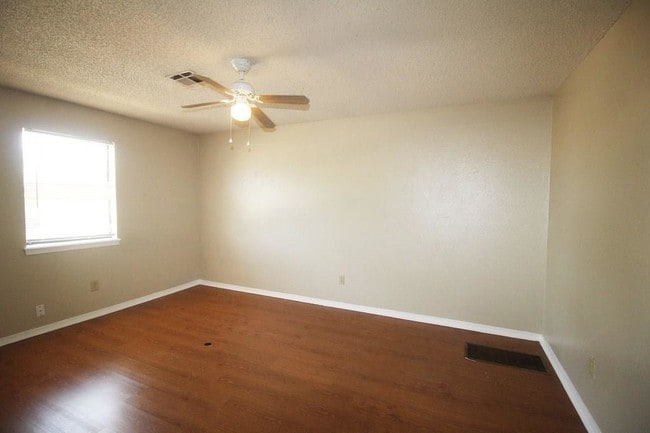 Building Photo - 1224 W Westchester Way