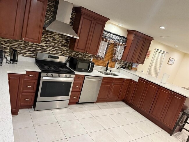 Building Photo - 25 Pershing St