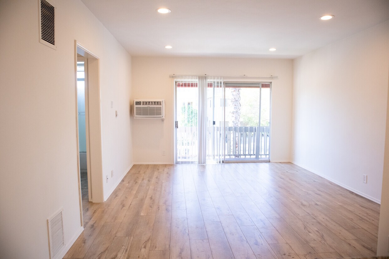 Foto principal - 1620 Brockton Ave