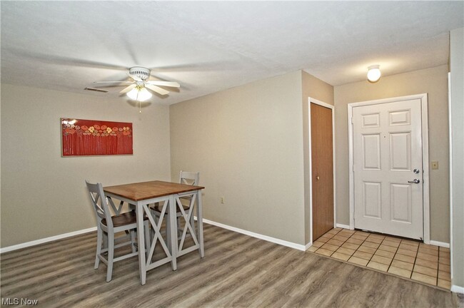 Building Photo - 10373 Glenway Dr
