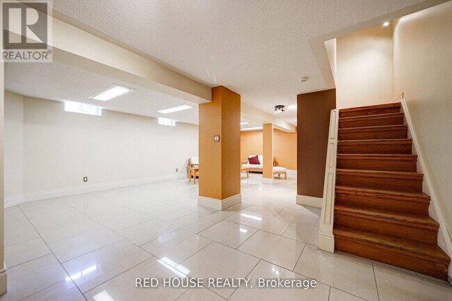 Photo du bâtiment - 4450 Mayflower Dr