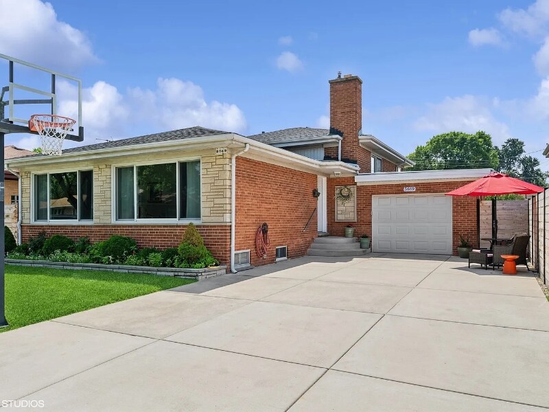 Foto principal - 5669 N Kerbs Ave