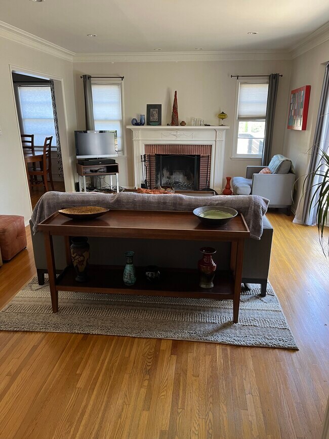 Living Room - Fireplace - 2227 Pearl St