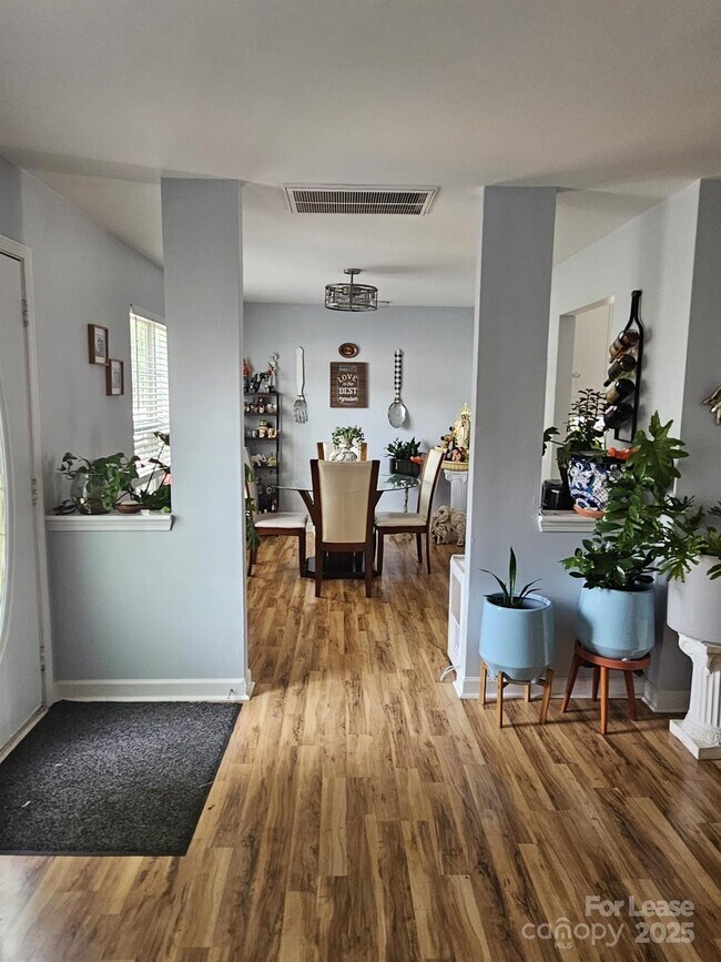 Building Photo - 409 Goosedown Ct