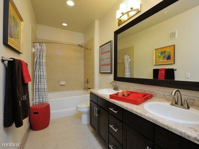 Foto del edificio - 5270 Town and Country Blvd