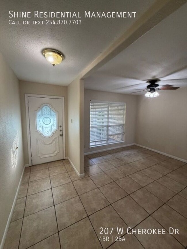 Building Photo - 207 W Cherokee Dr