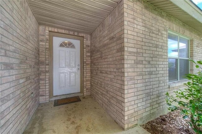 Building Photo - 2513 Glen Field Dr