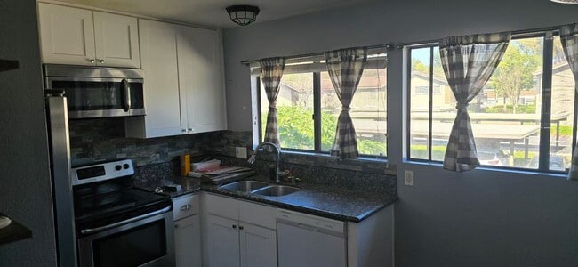 Building Photo - 96 Streamwood