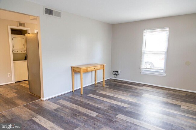 Foto del edificio - 12 W Wayne Terrace