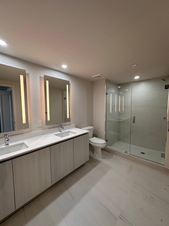 Building Photo - 1109 NW 5th Ct