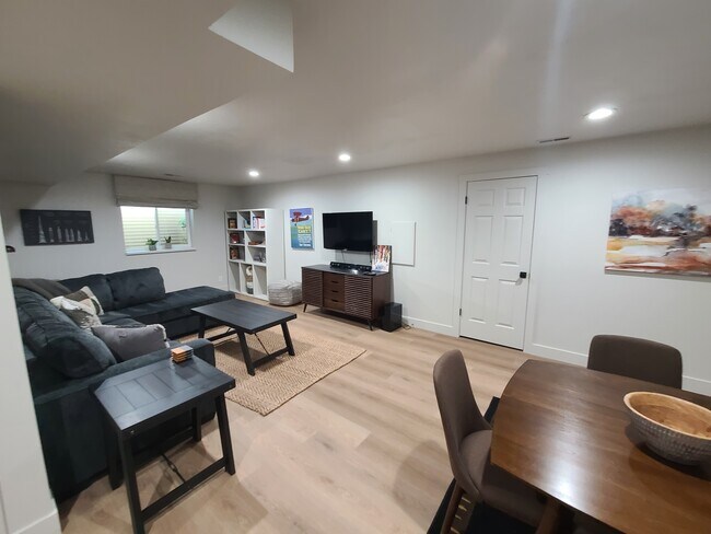 Building Photo - 5471 S Walden Wood Cir