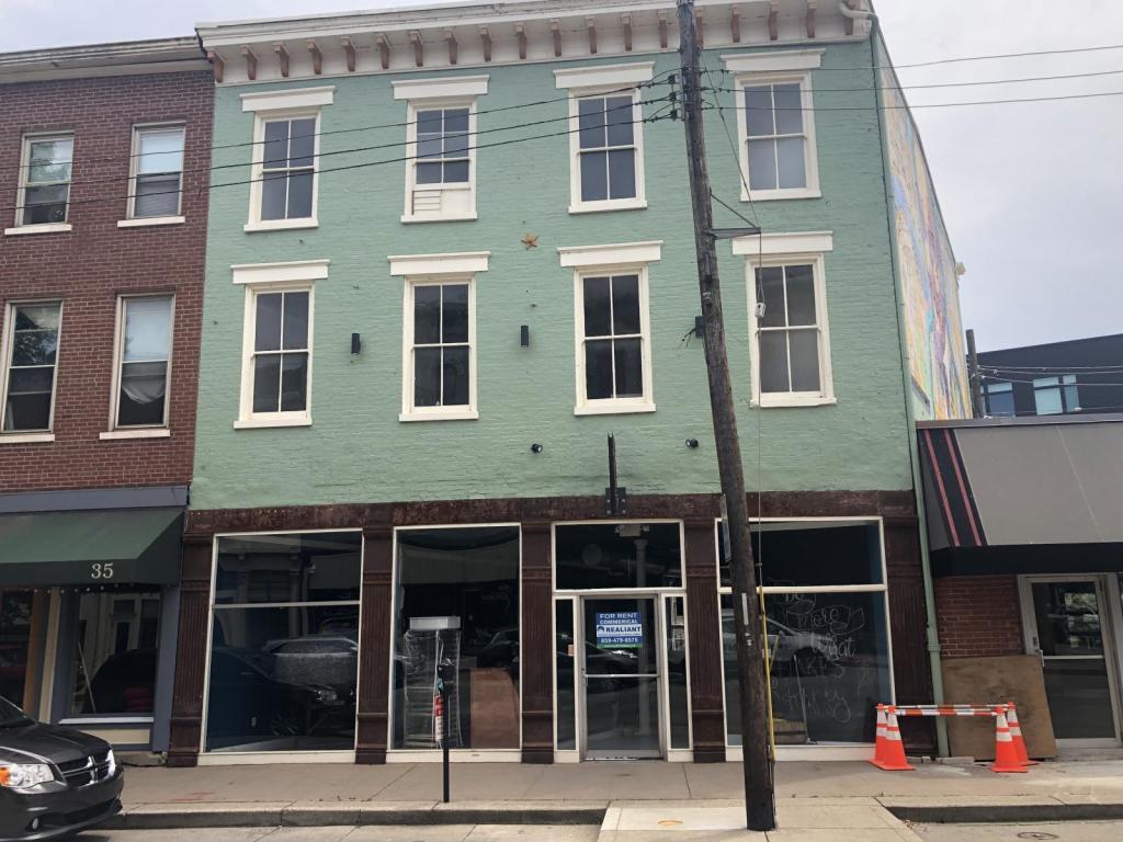 Primary Photo - 39 W Pike Blvd
