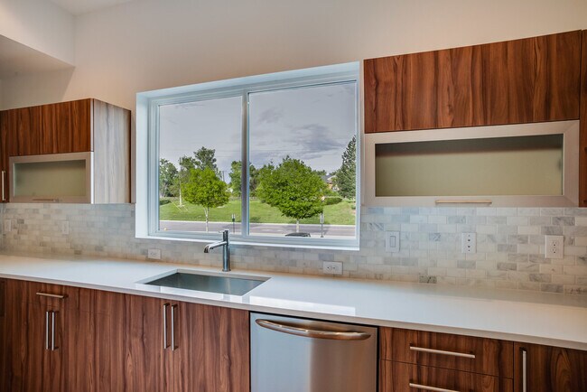 Foto del edificio - 2228 W Powers Ave