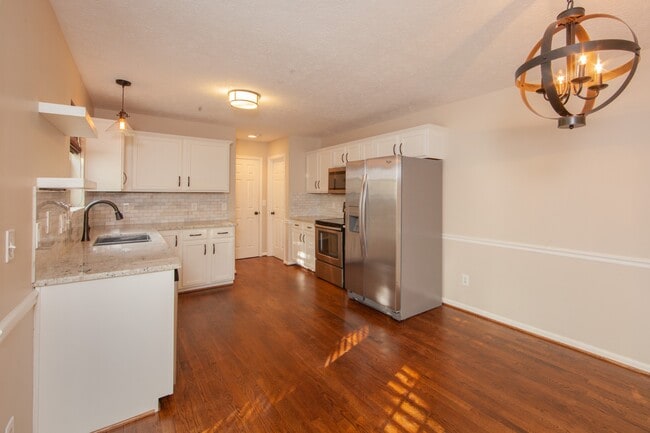 Building Photo - 2202 Falcon Creek Dr