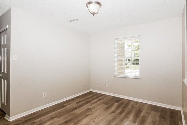 Foto del edificio - 8317 Becks Mill Ln