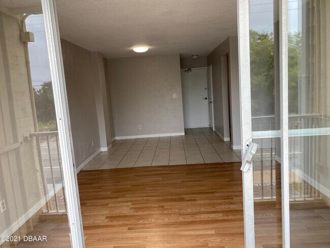 Foto del edificio - 732 N Halifax Ave