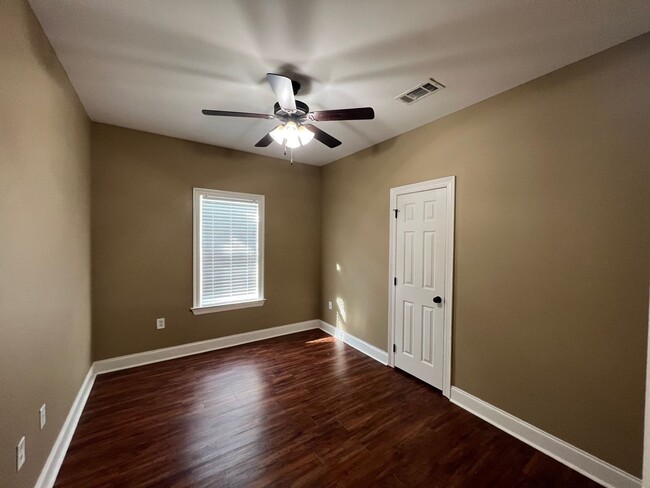 Foto del edificio - 3BR/2BA IN DENHAM SPRINGS