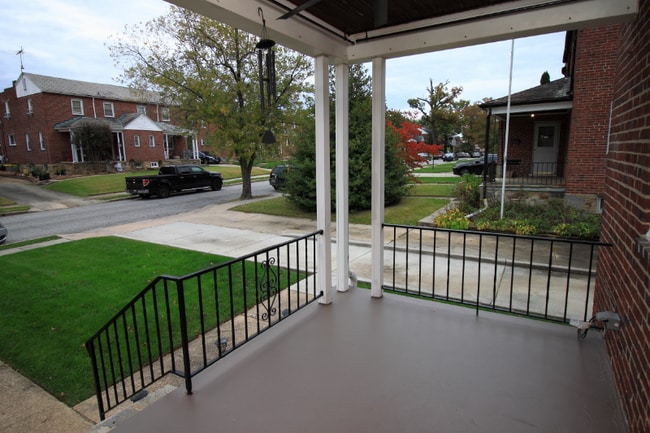 Building Photo - 2807 Harview Ave