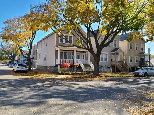 Building Photo - 4635 S Union Ave