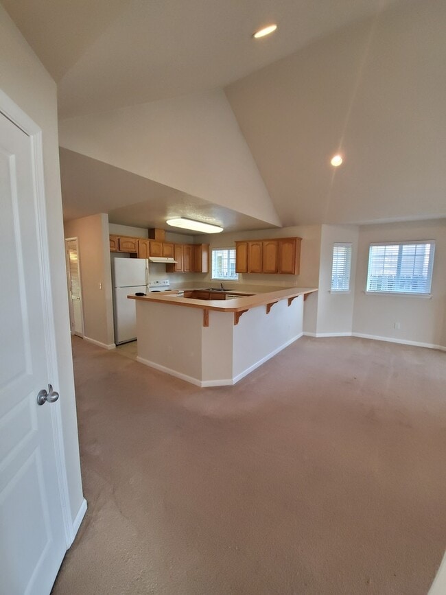Building Photo - Lovely Townhome in North Gilham!