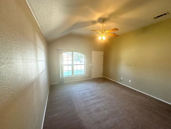 Foto del edificio - 904 Crymes Ln