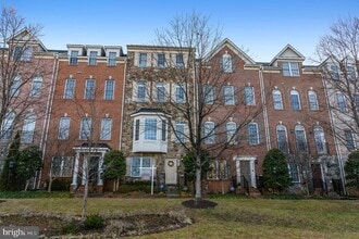 Building Photo - 581 Cedar Spring St