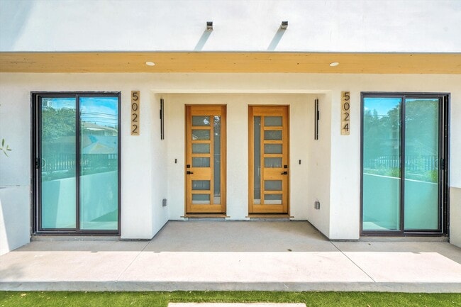 Foto del edificio - 5022 Cahuenga Blvd