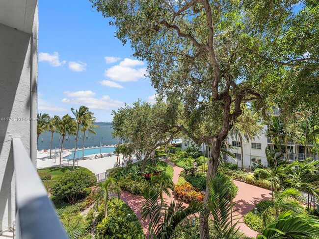Foto del edificio - 750 NE 64th St